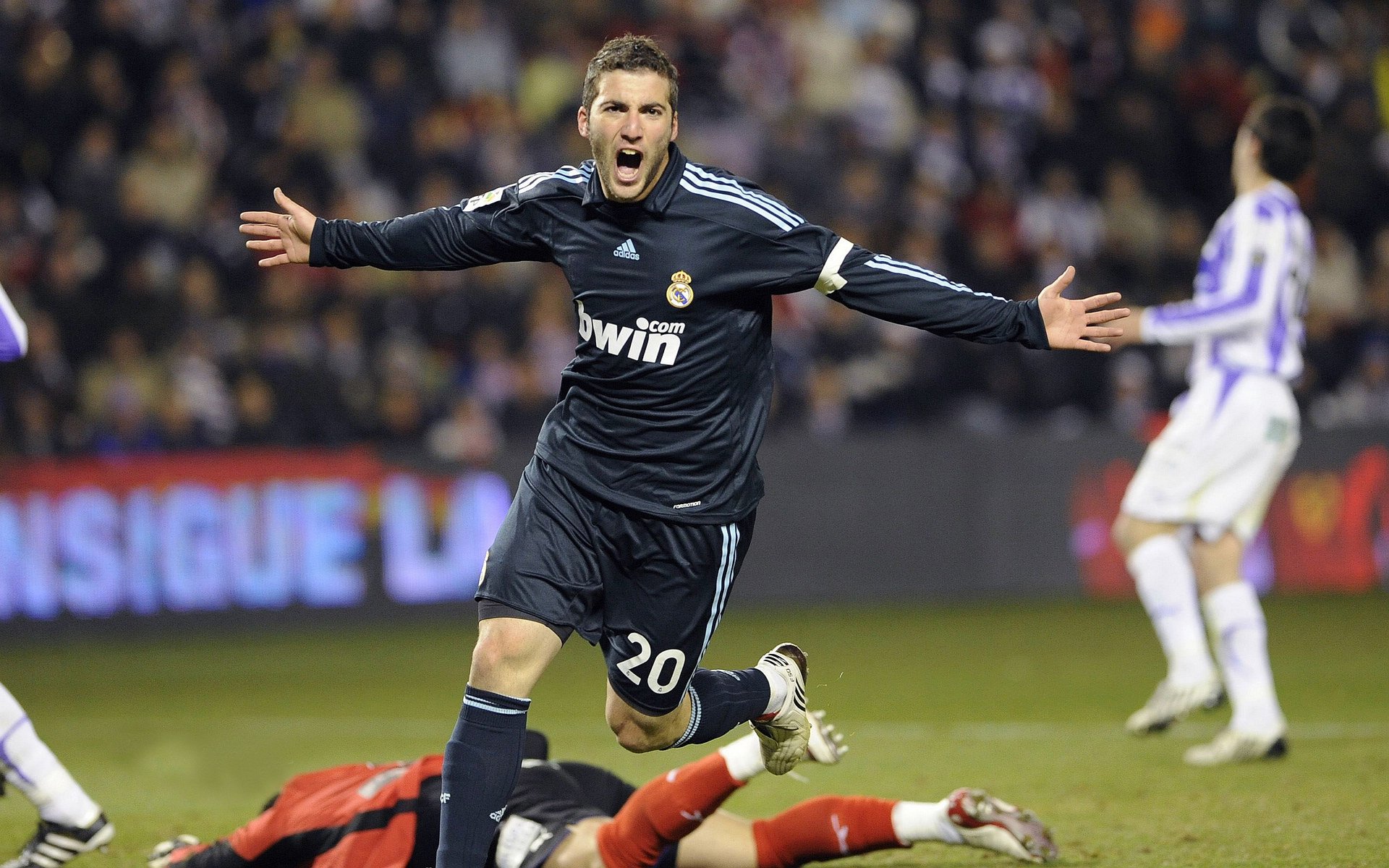 _运动休闲时尚：运动穿搭新趋势_，运动服装穿搭