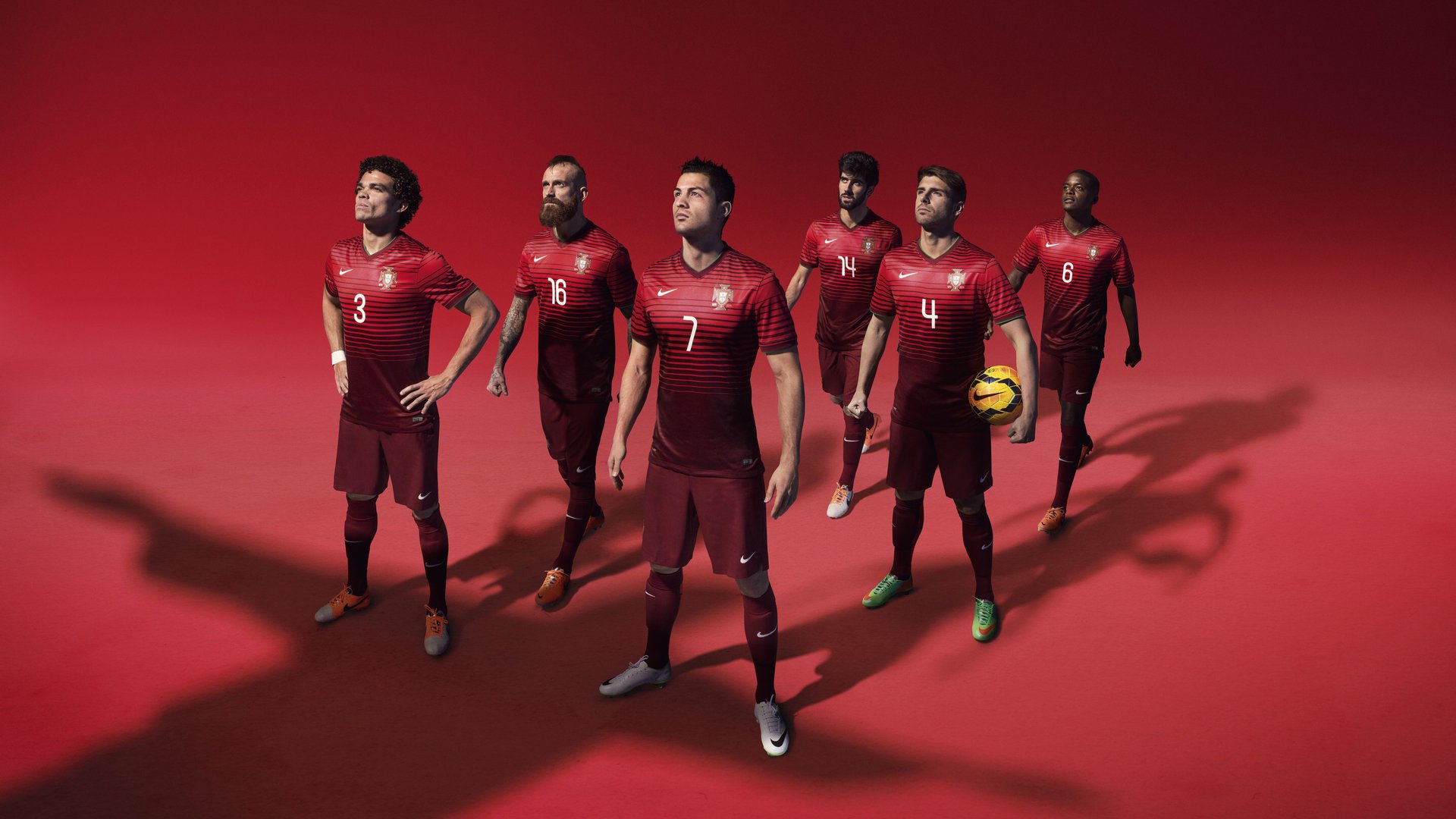 曼联宣布引进顶级中场，实力大幅提升，曼联最新引援